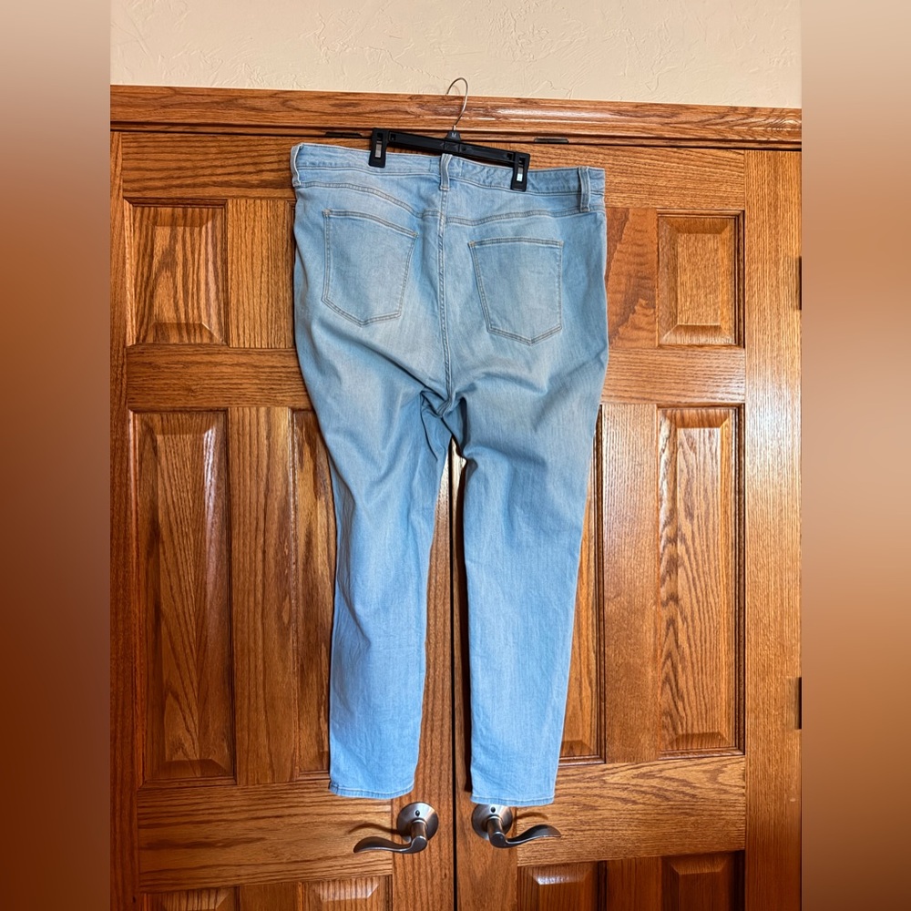 Universal Thread Light Blue High Rise Skinny Jeans - Picture 2 of 4